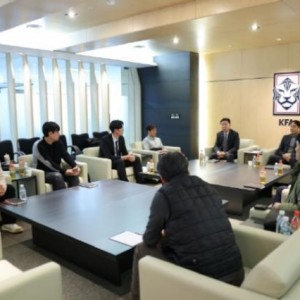 内斗升级！韩国队选帅再陷僵局 挖角国足对手有戏？